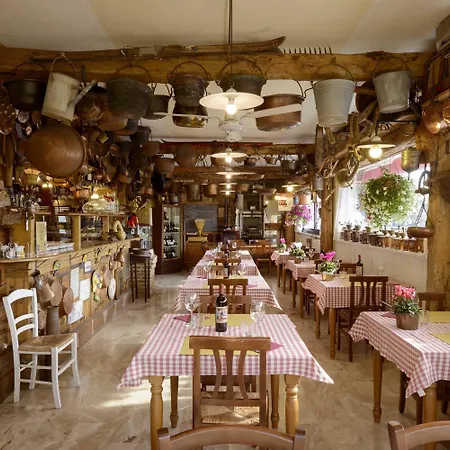 Le Fate Corbezzole לינה וארוחת בוקר 4*